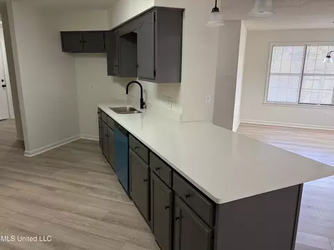 Kitchen - 120 N Parkway St, Hernando, MS 38632 photo 1 of 2