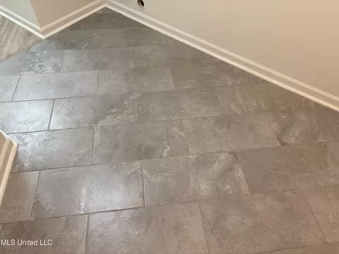 Entry Way - 120 N Parkway St, Hernando, MS 38632 photo 1 of 1