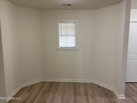 Living - 120 N Parkway St, Hernando, MS 38632 photo 4 of 4