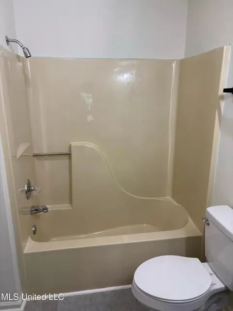 Bath - 120 N Parkway St, Hernando, MS 38632 photo 5 of 5