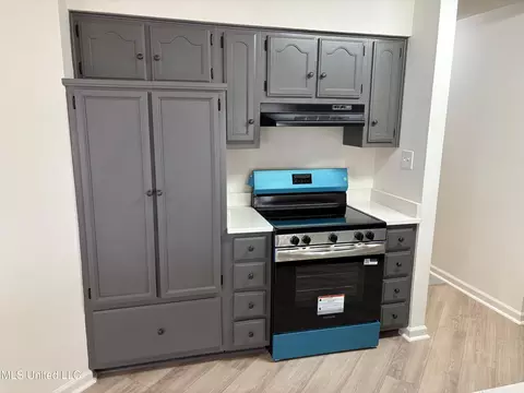 Kitchen - 120 N Parkway St, Hernando, MS 38632 photo 2 of 2