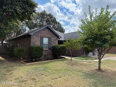 Exterior - 120 N Parkway St, Hernando, MS 38632 photo 2 of 5
