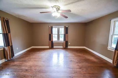 Living - 104 Overby St, Brandon, MS 39042 photo 1 of 1