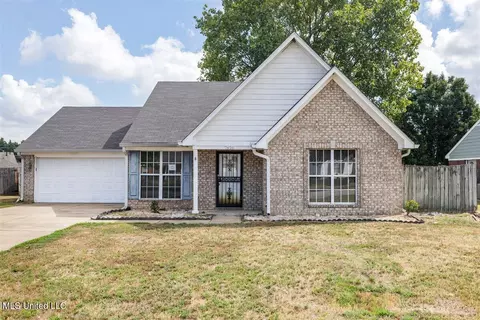 7424 Crystal Dr, Horn Lake, MS 38637