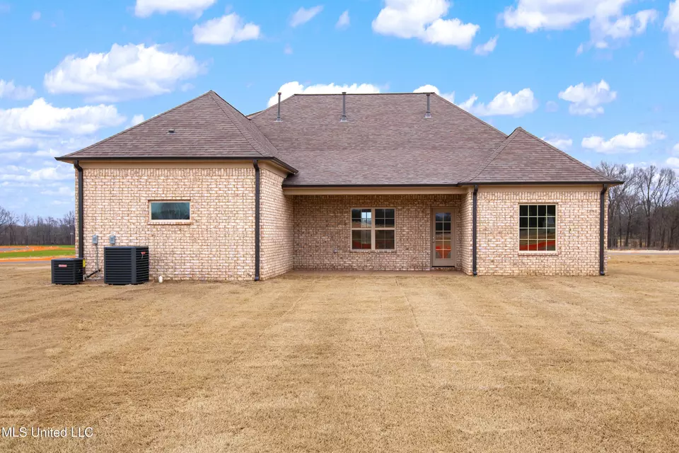 Exterior - 705 Lucas Ln, Hernando, MS 38632 photo 3 of 4