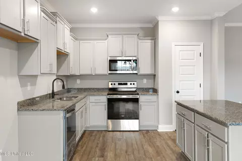 Kitchen - 705 Lucas Ln, Hernando, MS 38632 photo 1 of 2