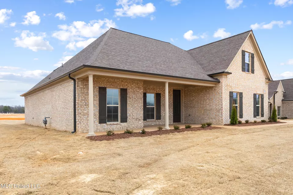 Exterior - 705 Lucas Ln, Hernando, MS 38632 photo 2 of 4