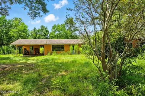 807 River Rd, Hattiesburg, MS 39401