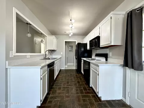 Kitchen - 306 Evergreen Way, Brandon, MS 39047 photo 1 of 2