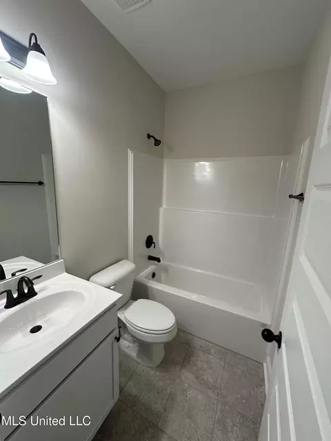 Bath - 944 Collie Dr, Hernando, MS 38632 photo 4 of 4
