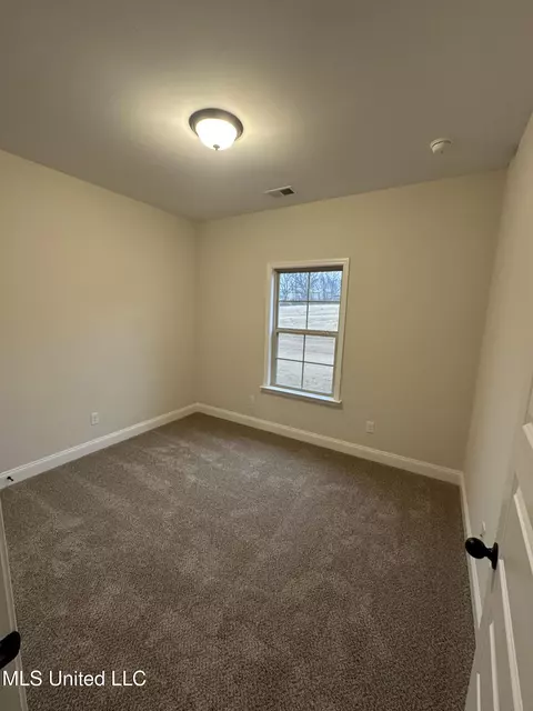 Bedroom - 944 Collie Dr, Hernando, MS 38632 photo 2 of 4