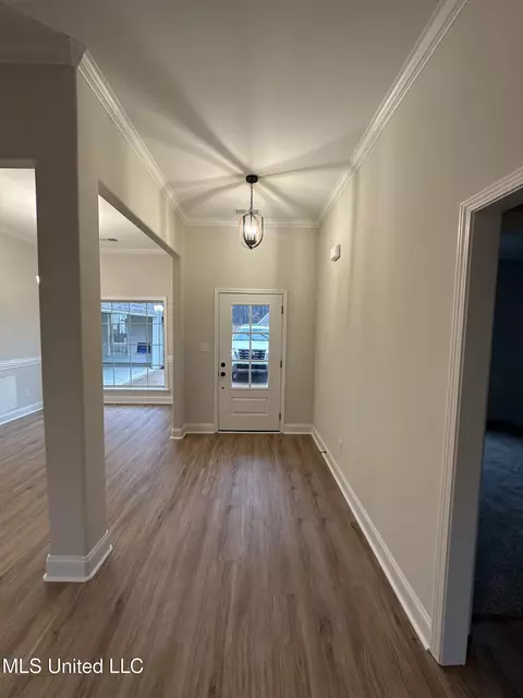 Entry Way - 944 Collie Dr, Hernando, MS 38632 photo 2 of 2
