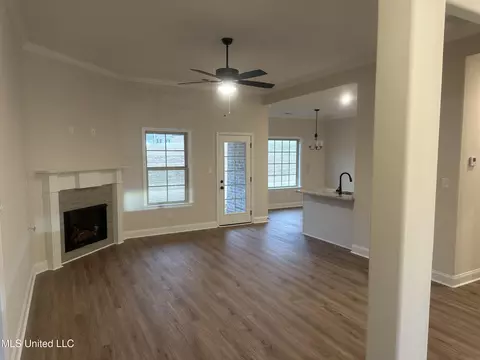 Living - 944 Collie Dr, Hernando, MS 38632 photo 1 of 3