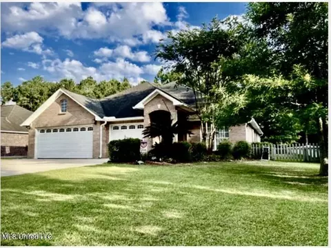 1709 Fairway Dr, Gautier, MS 39553
