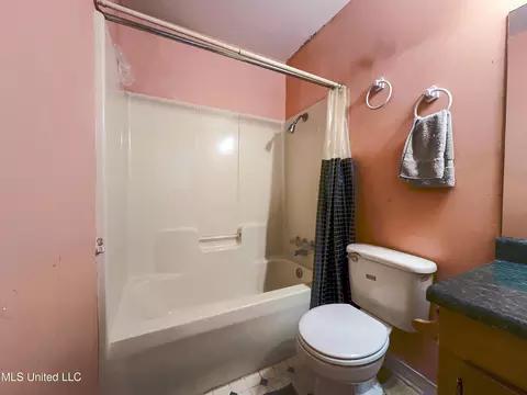 Bath - 209 11th St, Mount Olive, MS 39119 photo 1 of 2