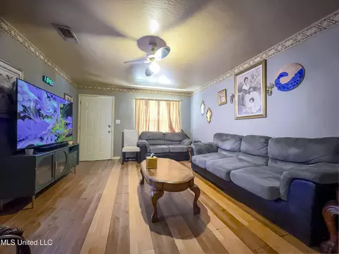 Living - 209 11th St, Mount Olive, MS 39119 photo 1 of 1