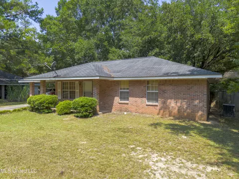 Exterior - 209 11th St, Mount Olive, MS 39119 photo 1 of 2