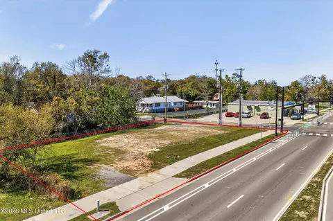 1067 Division St, Biloxi, MS 39530