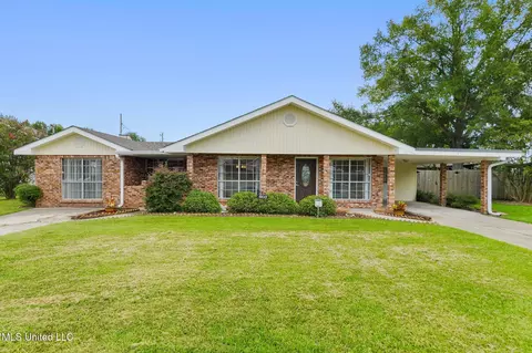 603 Beyer Dr, Bay Saint Louis, MS 39520