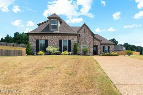 555 Emma Cv, Nesbit, MS 38651