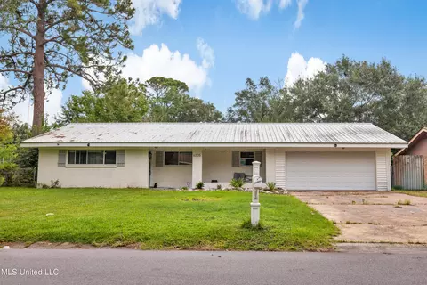 6205 Browning Dr, Ocean Springs, MS 39564