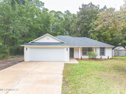 1005 Loraine St, Ocean Springs, MS 39564