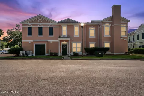 2252 Beach Dr #1206, Gulfport, MS 39507