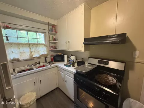 Kitchen - 732 Monterey St, Jackson, MS 39204 photo 1 of 1