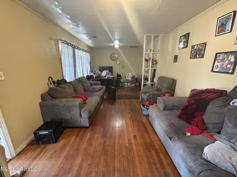 Living - 732 Monterey St, Jackson, MS 39204 photo 1 of 3
