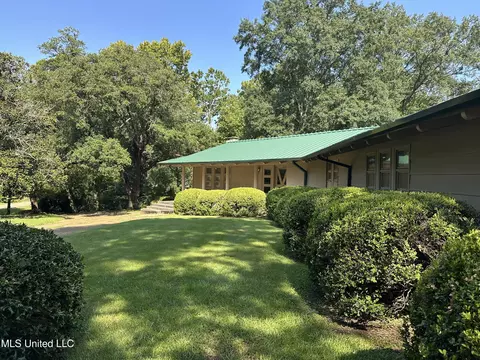 2535 Honeysuckle Ln, Jackson, MS 39211 photo 3