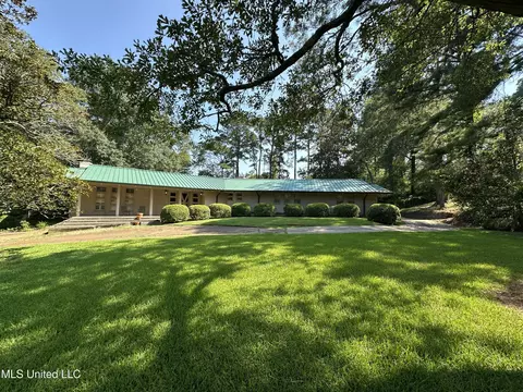 2535 Honeysuckle Ln, Jackson, MS 39211 photo 2