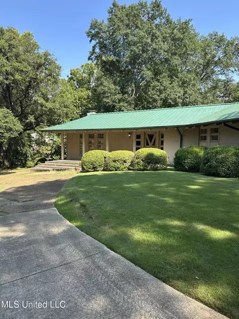 2535 Honeysuckle Ln, Jackson, MS 39211 photo 4