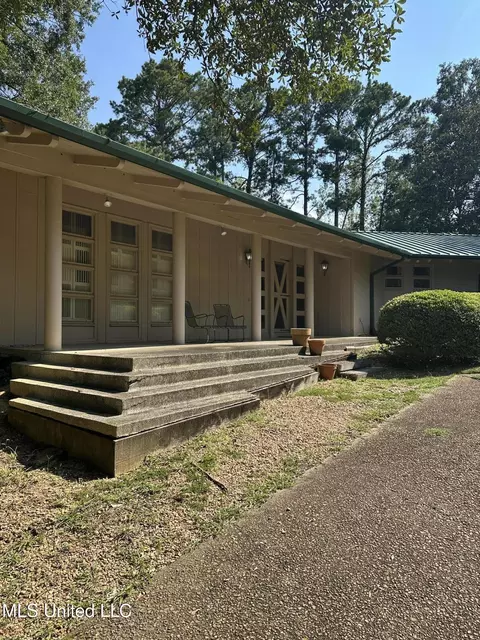 2535 Honeysuckle Ln, Jackson, MS 39211 photo 5
