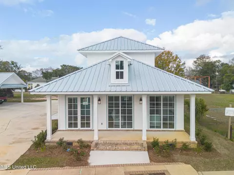 542 Howard Ave, Biloxi, MS 39530