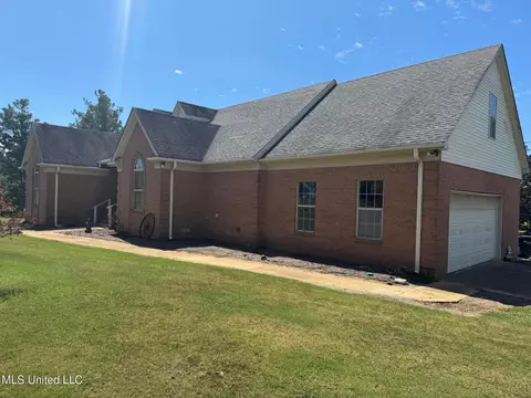 3629 S Slayden Rd, Lamar, MS 38642 photo 2
