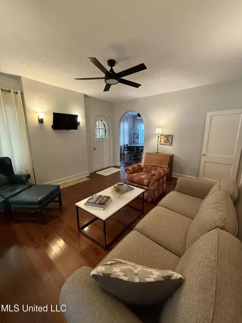 Living - 1709 Laurel St, Jackson, MS 39202 photo 1 of 1
