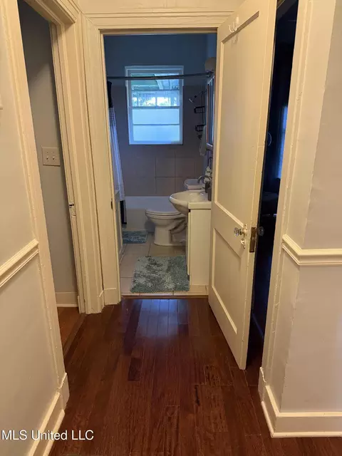 Entry Way - 1709 Laurel St, Jackson, MS 39202 photo 2 of 2