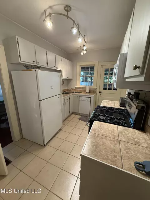 Kitchen - 1709 Laurel St, Jackson, MS 39202 photo 1 of 4