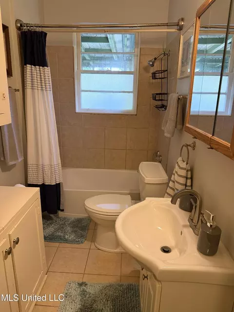 Bath - 1709 Laurel St, Jackson, MS 39202 photo 1 of 1