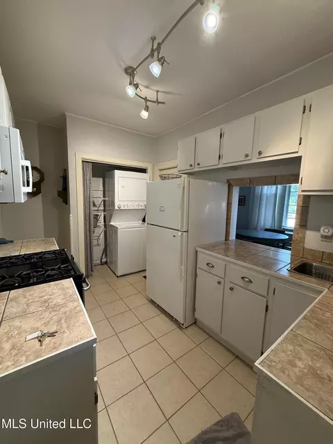 Kitchen - 1709 Laurel St, Jackson, MS 39202 photo 2 of 4