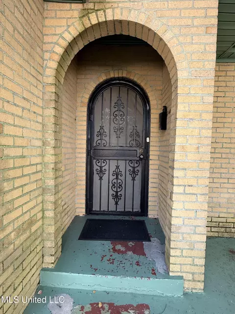 Exterior - 1709 Laurel St, Jackson, MS 39202 photo 2 of 8