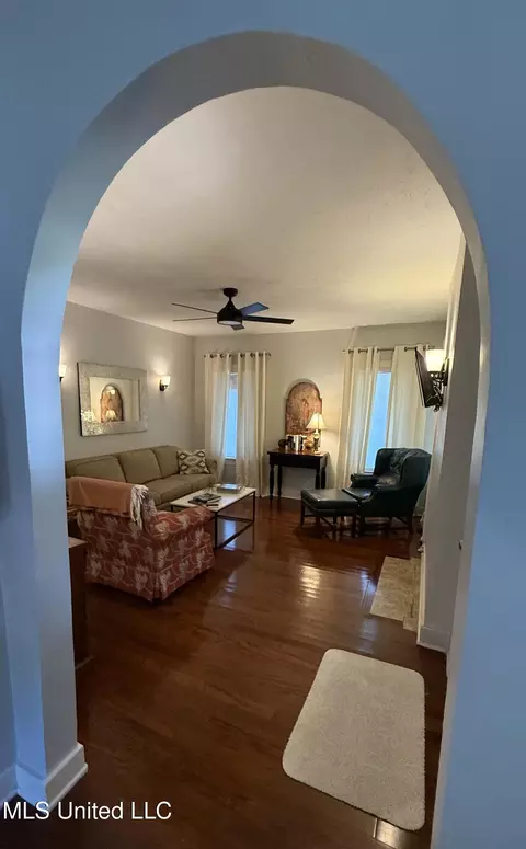 Entry Way - 1709 Laurel St, Jackson, MS 39202 photo 1 of 2