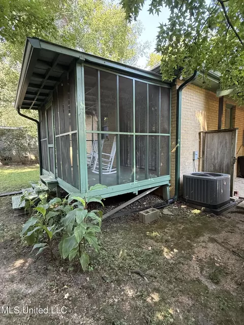 Exterior - 1709 Laurel St, Jackson, MS 39202 photo 3 of 8