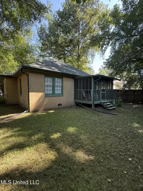 Exterior - 1709 Laurel St, Jackson, MS 39202 photo 4 of 8