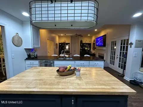 Kitchen - 60 Chestnut Dr, Madison, MS 39110 photo 5 of 6