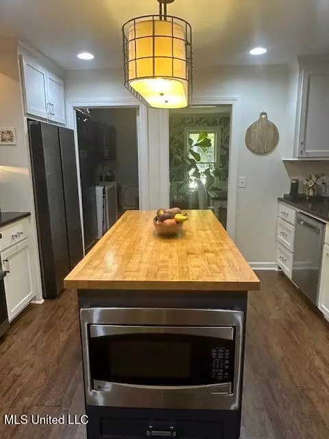 Kitchen - 60 Chestnut Dr, Madison, MS 39110 photo 4 of 6