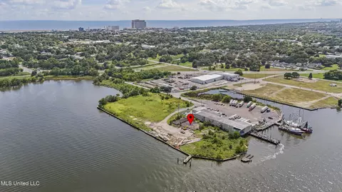 540 Bayview Ave, Biloxi, MS 39530