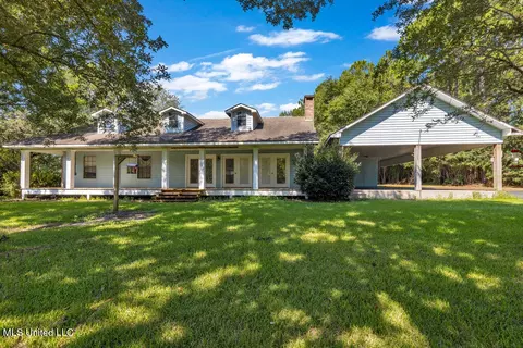 14231 Woodland Hills Dr, Biloxi, MS 39532