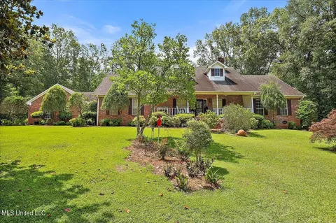 1600 Pine Hill Dr, Raymond, MS 39154