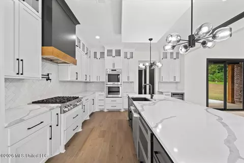 Kitchen - 1474 Tributary Dr, Hernando, MS 38632 photo 3 of 4